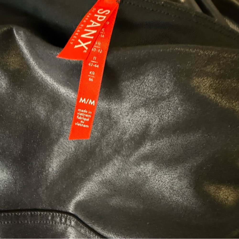 Spanx Faux Leather Leggings size medium - Picture 6 of 6